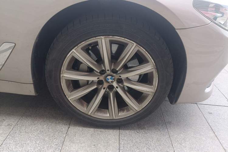 Used BMW 5 Series 2018 528Li Launch Special Edition Right Front Wheel Hub