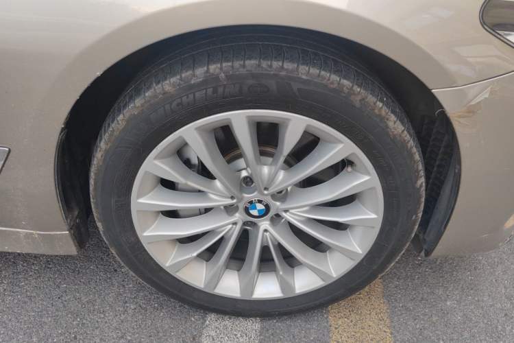 Used BMW 5 Series 2018 530Li xDrive Luxury Package Right Front Wheel Hub
