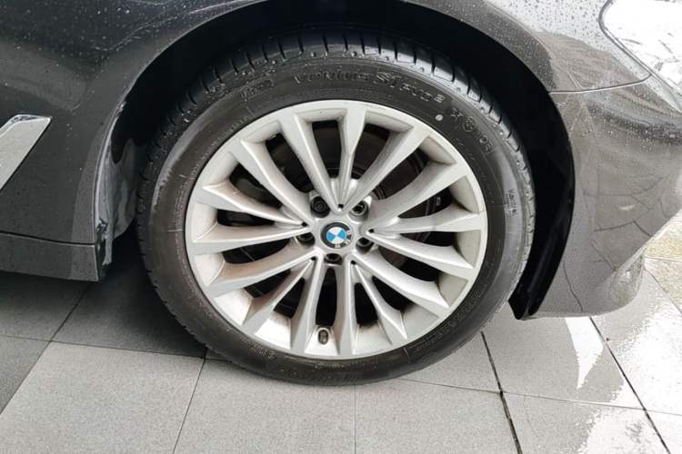 Used BMW 5 Series 2018 525Li M Sport Package Right Front Wheel Hub