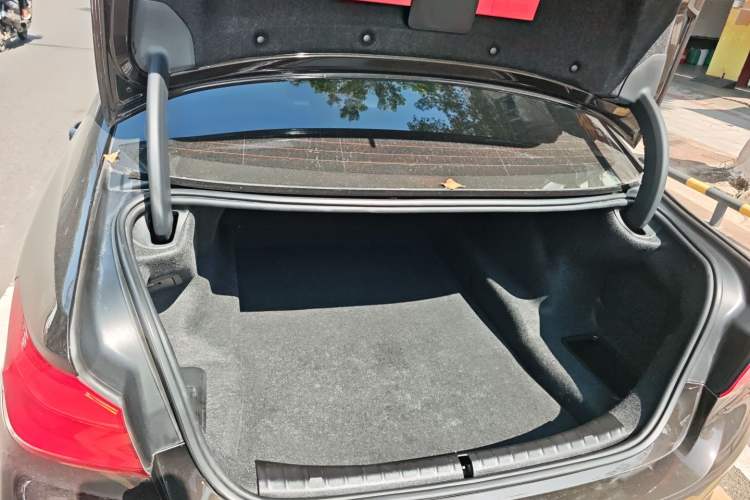 Used BMW 5 Series 2018 530Li Leading Edition Luxury Package Trunk