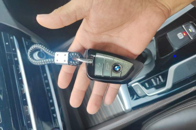 Used BMW 5 Series 2018 530Li xDrive Luxury Package Vehicle Key