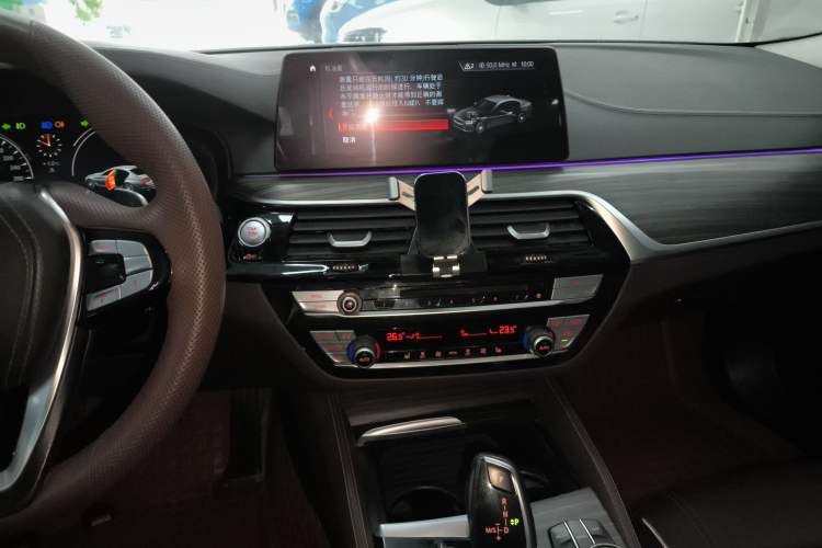 Used BMW 5 Series 2018 530Li Leading Edition Luxury Package Audio And AC Panel
