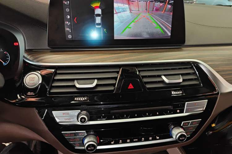 Used BMW 5 Series 2018 Revised Version 530Li Leading Edition Luxury Package Audio And AC Panel