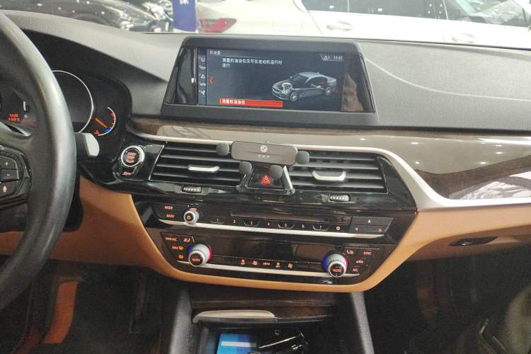 Used BMW 5 Series 2018 528Li Launch Special Edition Audio And AC Panel