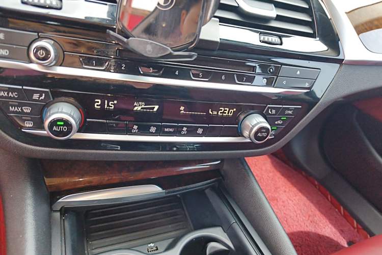 Used BMW 5 Series 2018 528Li Launch Special Edition Audio And AC Panel
