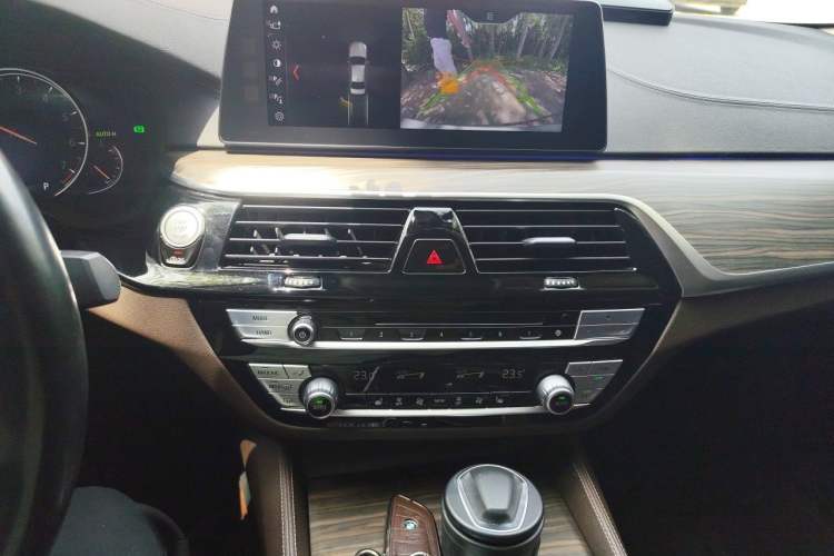 Used BMW 5 Series 2018 530Li Leading Edition Luxury Package Audio And AC Panel