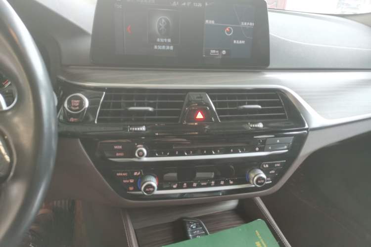 Used BMW 5 Series 2018 530Li xDrive Luxury Package Audio And AC Panel