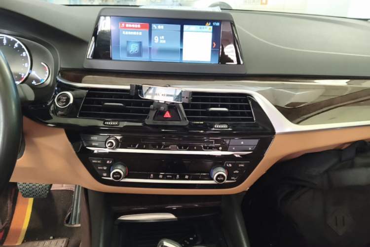 Used BMW 5 Series 2018 528Li Launch Special Edition Audio And AC Panel