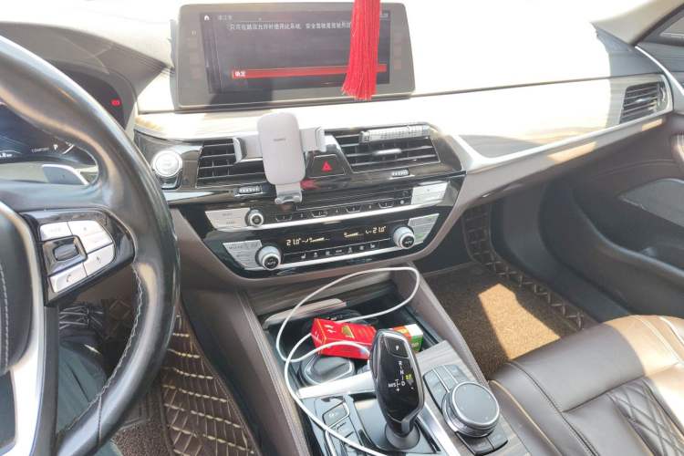 Used BMW 5 Series 2018 530Li Leading Edition Luxury Package Audio And AC Panel