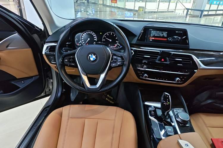 Used BMW 5 Series 2018 528Li Launch Special Edition Audio And AC Panel