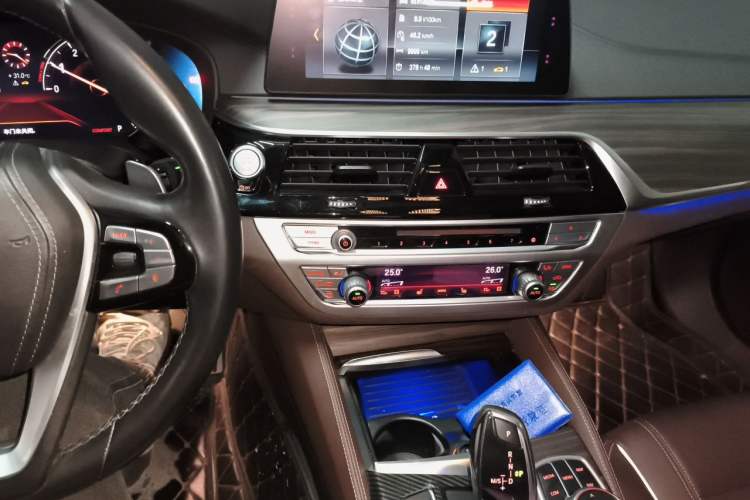 Used BMW 5 Series 2018 530Li Luxury Edition Premium Package Audio And AC Panel