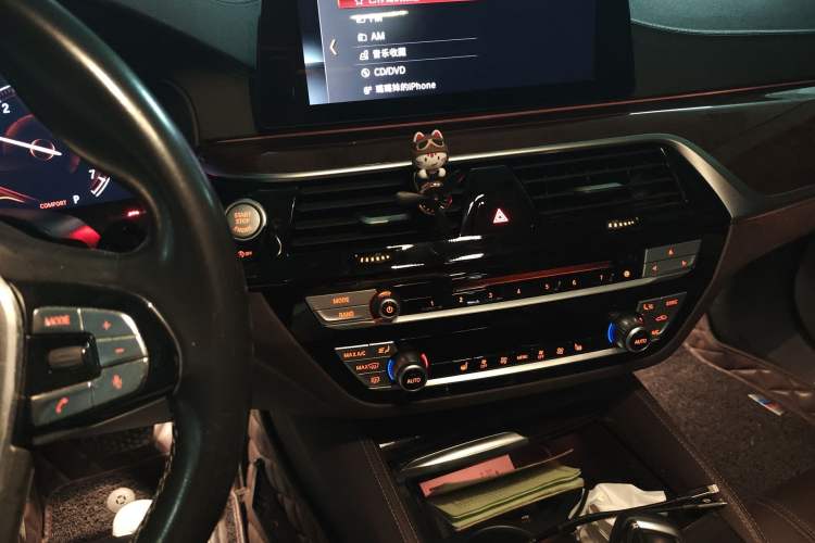 Used BMW 5 Series 2018 525Li Luxury Package Audio And AC Panel