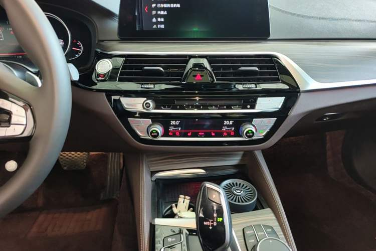 Used BMW 5 Series 2018 Facelifted 530Li Luxury Edition Premium Package Audio And AC Panel