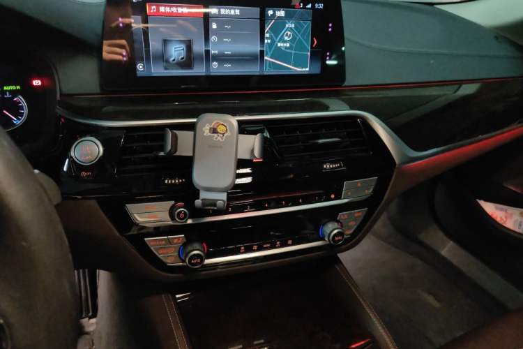 Used BMW 5 Series 2018 525Li Luxury Package Audio And AC Panel