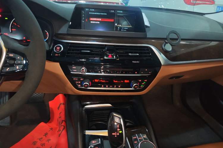 Used BMW 5 Series 2018 528Li Launch Special Edition Audio And AC Panel