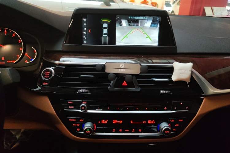 Used BMW 5 Series 2018 528Li Launch Special Edition Audio And AC Panel