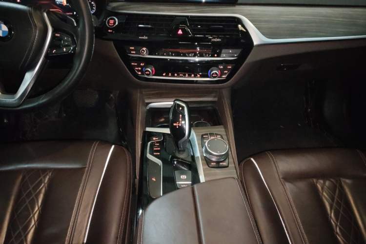 Used BMW 5 Series 2018 530Li Leading Edition Luxury Package Audio And AC Panel