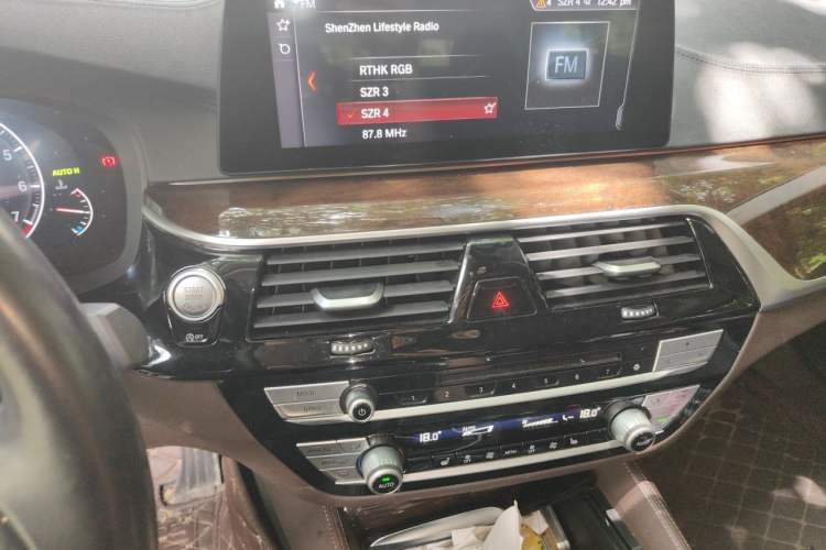 Used BMW 5 Series 2018 525Li Luxury Package Audio And AC Panel