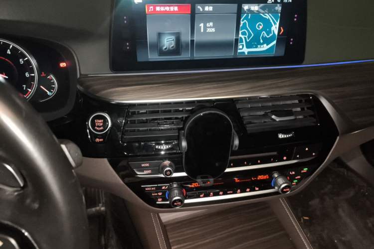 Used BMW 5 Series 2018 530Li Leading Edition Luxury Package Audio And AC Panel