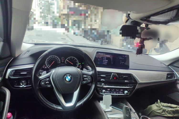 Used BMW 5 Series 2018 Facelifted 530Li Luxury Edition Premium Package Center Console