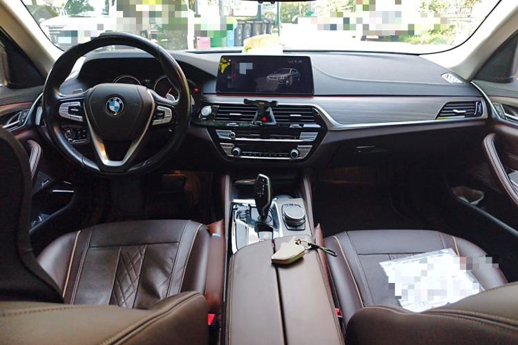 Used BMW 5 Series 2018 Facelifted 530Li xDrive Luxury Package Center Console