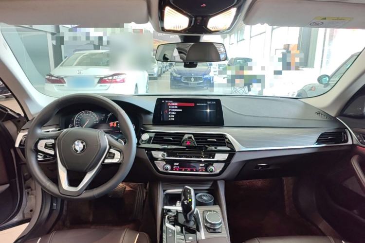 Used BMW 5 Series 2018 Facelifted 530Li Luxury Edition Premium Package Center Console