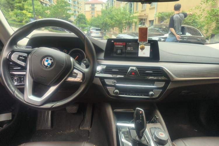 Used BMW 5 Series 2018 Facelifted 530Li xDrive Luxury Package Center Console
