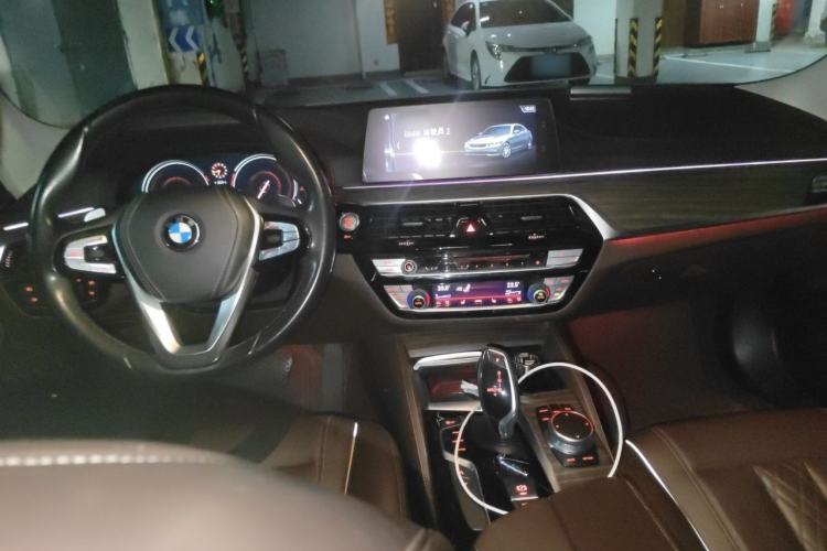 Used BMW 5 Series 2018 Facelifted 530Li Luxury Edition Premium Package Center Console