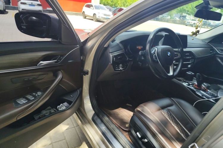 Used BMW 5 Series 2018 530Li Leading Edition Luxury Package Driver Seat