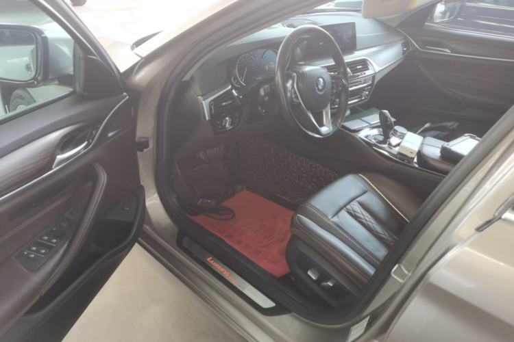 Used BMW 5 Series 2018 530Li xDrive Luxury Package Driver Seat