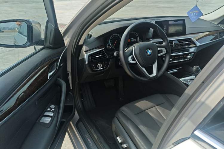 Used BMW 5 Series 2018 525Li Luxury Package Driver Seat