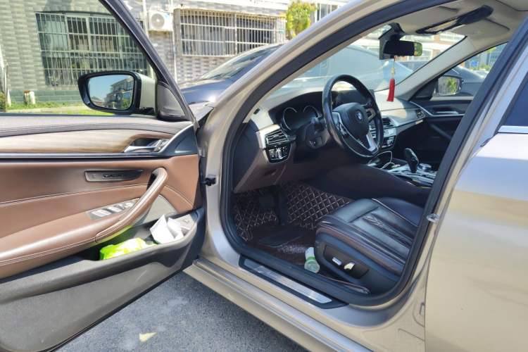 Used BMW 5 Series 2018 530Li Leading Edition Luxury Package Driver Seat