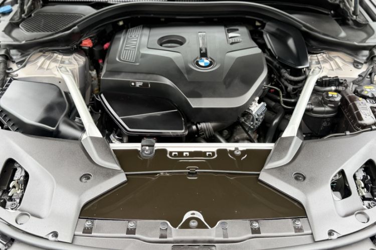 Used BMW 5 Series 2018 525Li Luxury Package Engine Bay