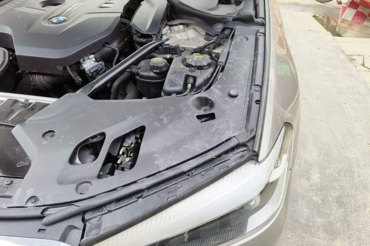 Used BMW 5 Series 2018 528Li Launch Special Edition Engine Bay Left