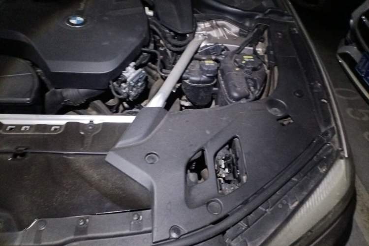 Used BMW 5 Series 2018 525Li Luxury Package Engine Bay Left
