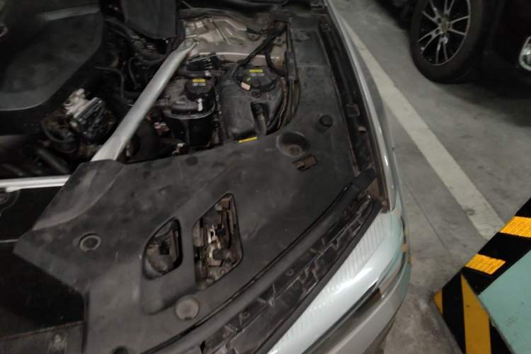 Used BMW 5 Series 2018 525Li Luxury Package Engine Bay Left