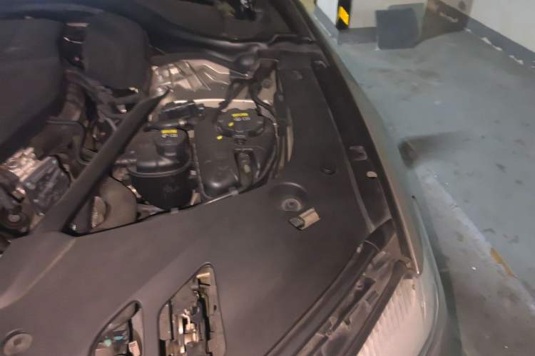 Used BMW 5 Series 2018 528Li Launch Special Edition Engine Bay Left