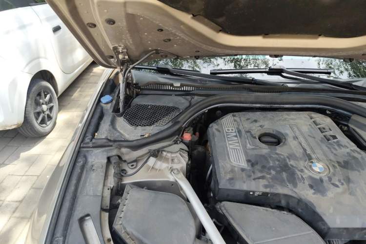 Used BMW 5 Series 2018 530Li Leading Edition Luxury Package Engine Bay Right