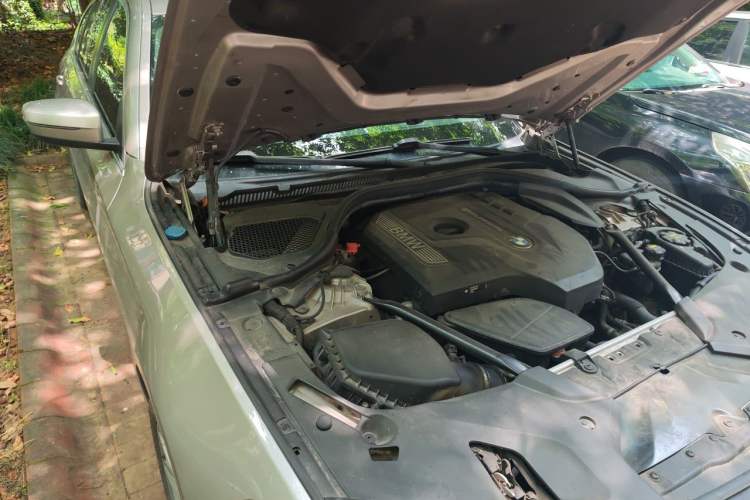 Used BMW 5 Series 2018 528Li Launch Special Edition Engine Bay Right