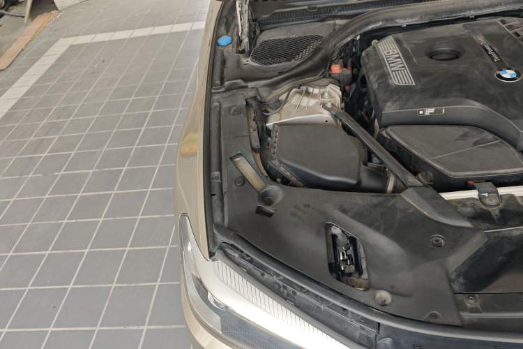 Used BMW 5 Series 2018 528Li Launch Special Edition Engine Bay Right