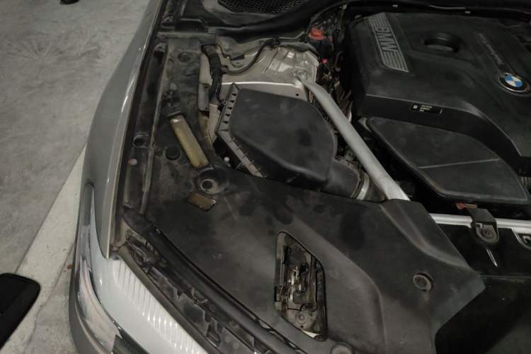 Used BMW 5 Series 2018 525Li Luxury Package Engine Bay Right