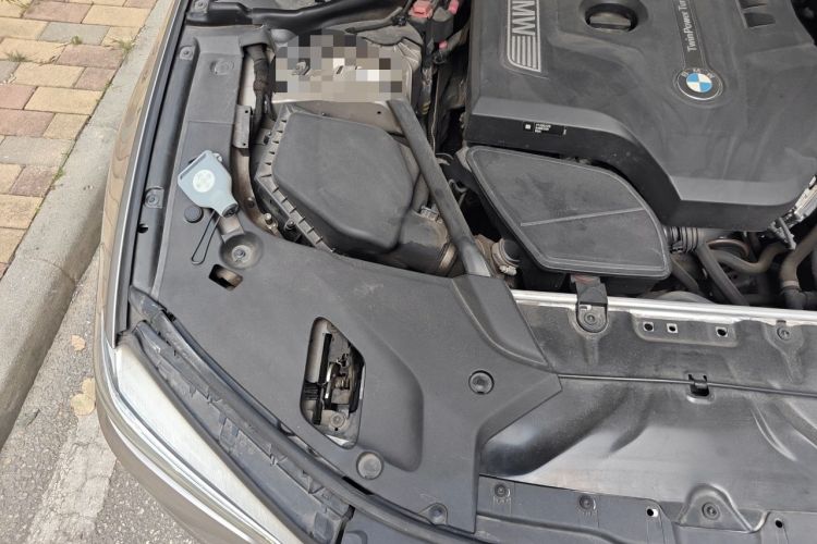 Used BMW 5 Series 2018 530Li Luxury Edition Premium Package Engine Bay Right