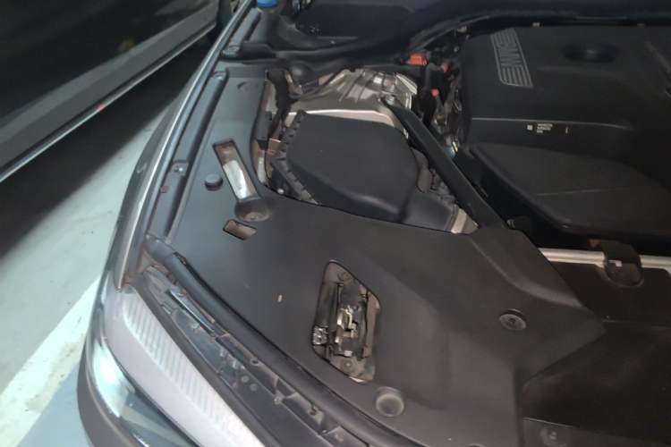 Used BMW 5 Series 2018 528Li Launch Special Edition Engine Bay Right