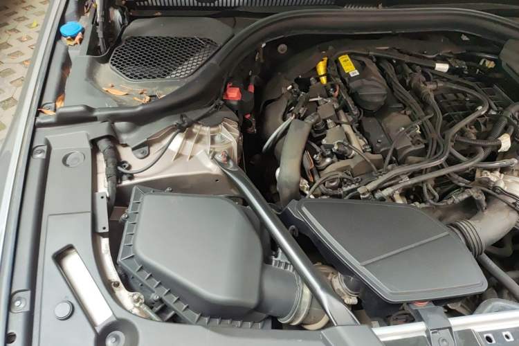 Used BMW 5 Series 2018 530Li Leading Edition Luxury Package Engine Bay Right