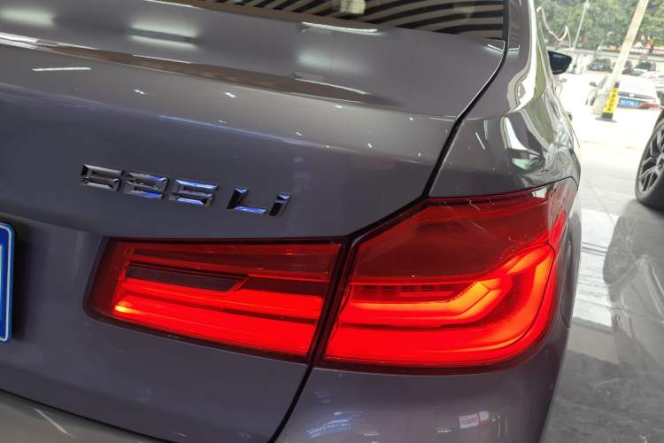 Used BMW 5 Series 2018 525Li Luxury Package Exterior 3