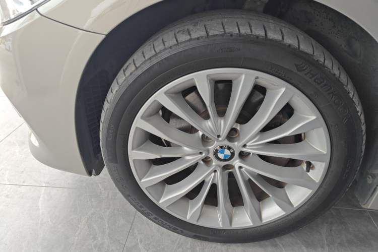Used BMW 5 Series 2018 525Li Luxury Package Exterior 4