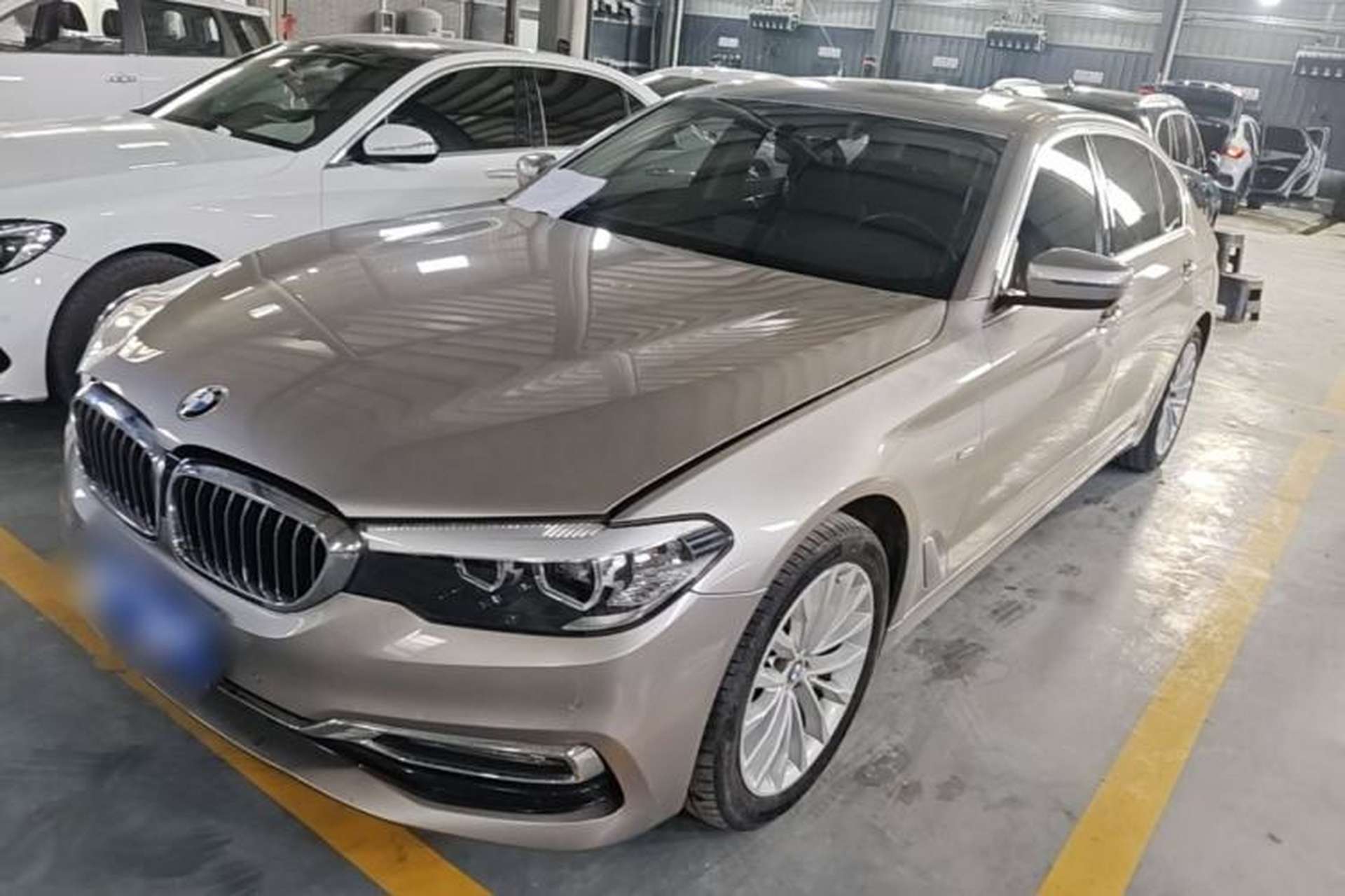 Used BMW 5 Series 2018 525Li Luxury Package Front Left 45 Deg