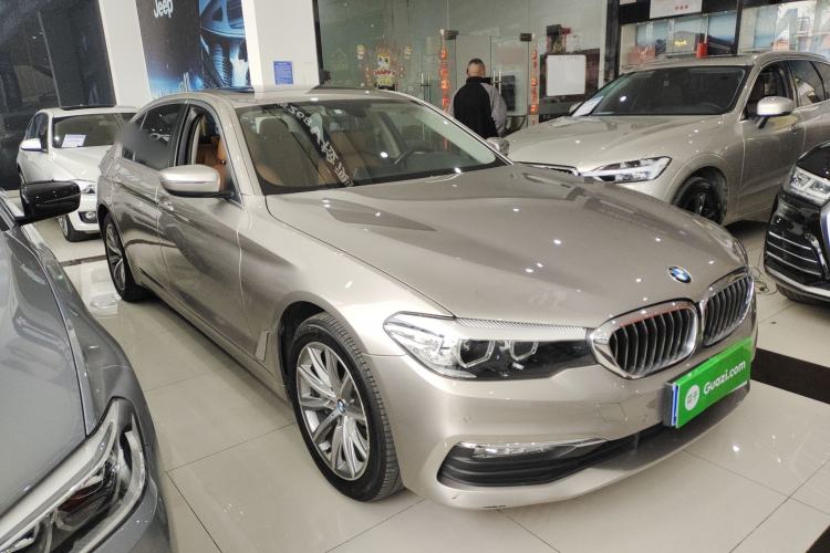 Used BMW 5 Series 2018 528Li Launch Special Edition Front Right 45 Deg