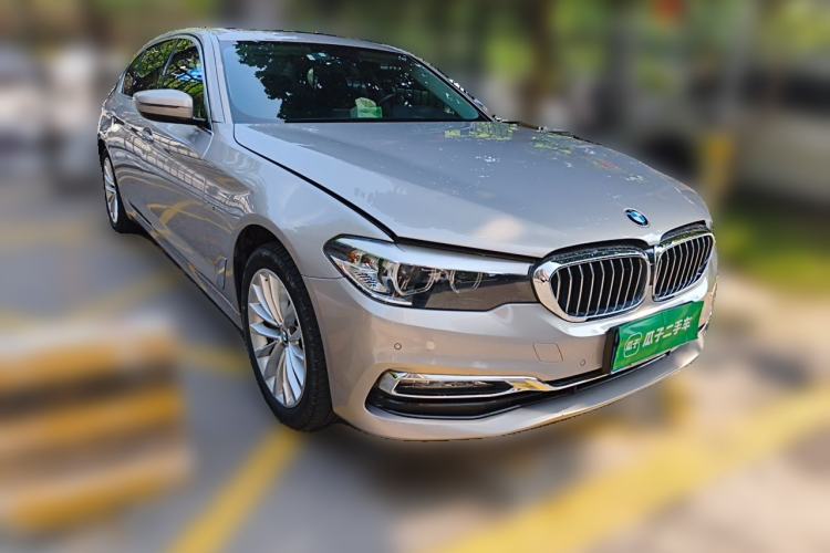 Used BMW 5 Series 2018 Facelifted 530Li xDrive Luxury Package Front Right 45 Deg