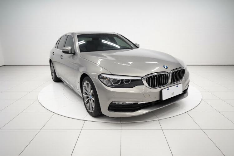 Used BMW 5 Series 2018 528Li Launch Special Edition Front Right 45 Deg